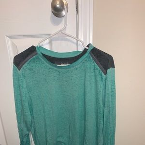 men’s buckle long sleeve tee